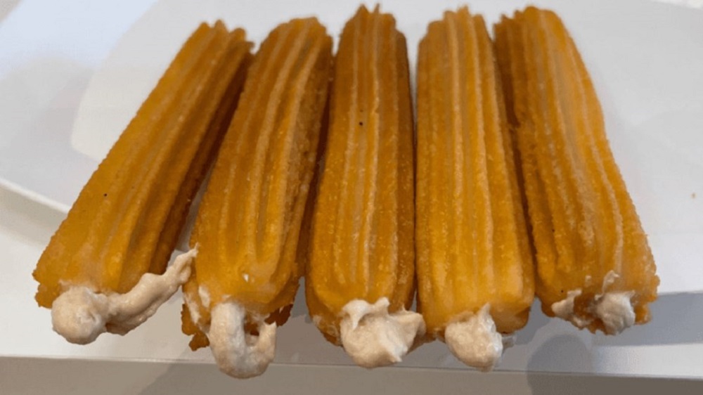 Tras el pan dulce salado, aparecieron los churros con vitel toné