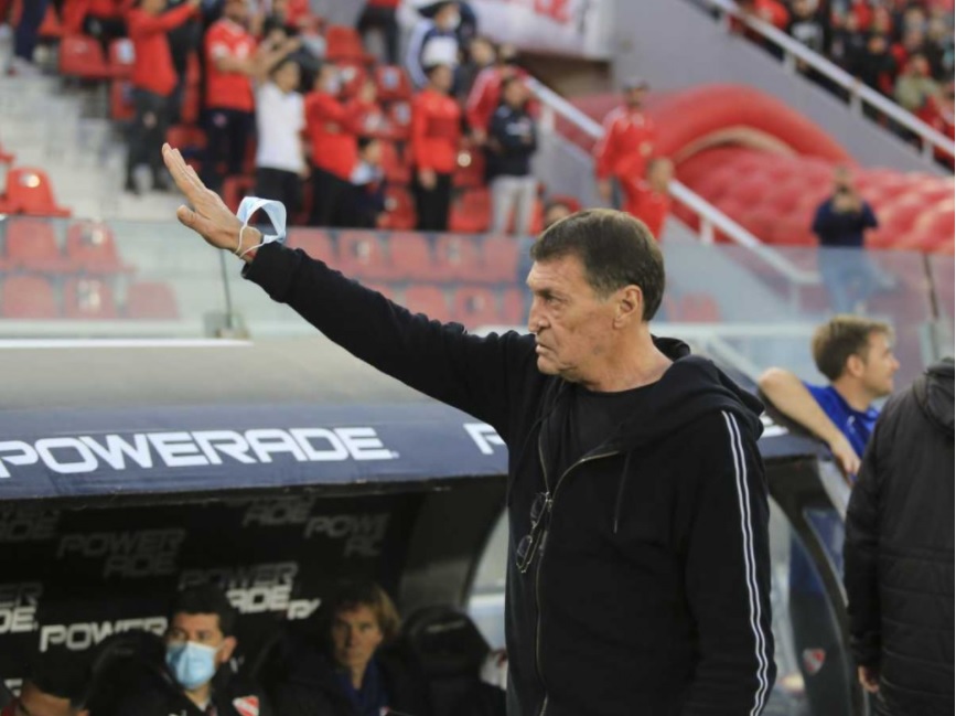 Falcioni no seguirá siendo el DT de Independiente