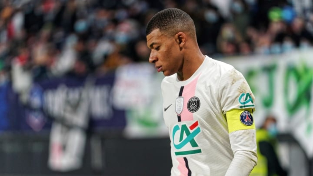 Mbappé dilata su renovación con el PSG y asoma en Real Madrid
