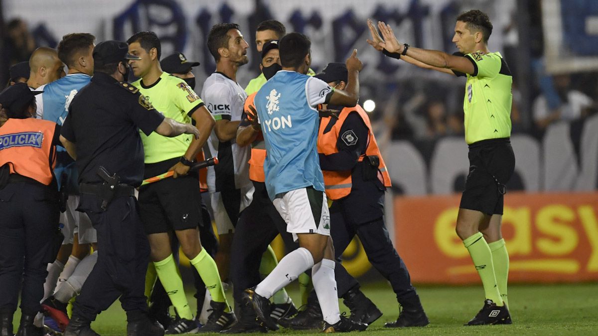 Lamolina reconoció que no debió cobrar el penal que eliminó a Ferro