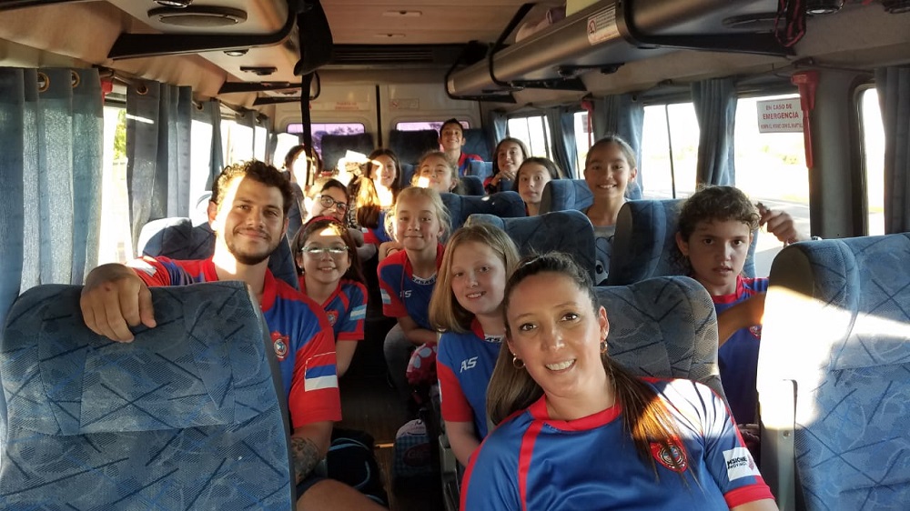 Nadadores misioneros partieron al Campeonato Nacional República