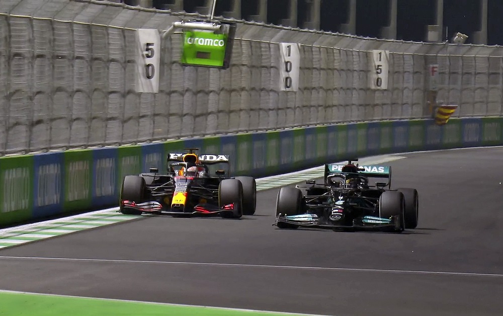 F1: Hamilton ganó en Arabia y llega a la última carrera igualado con Verstappen