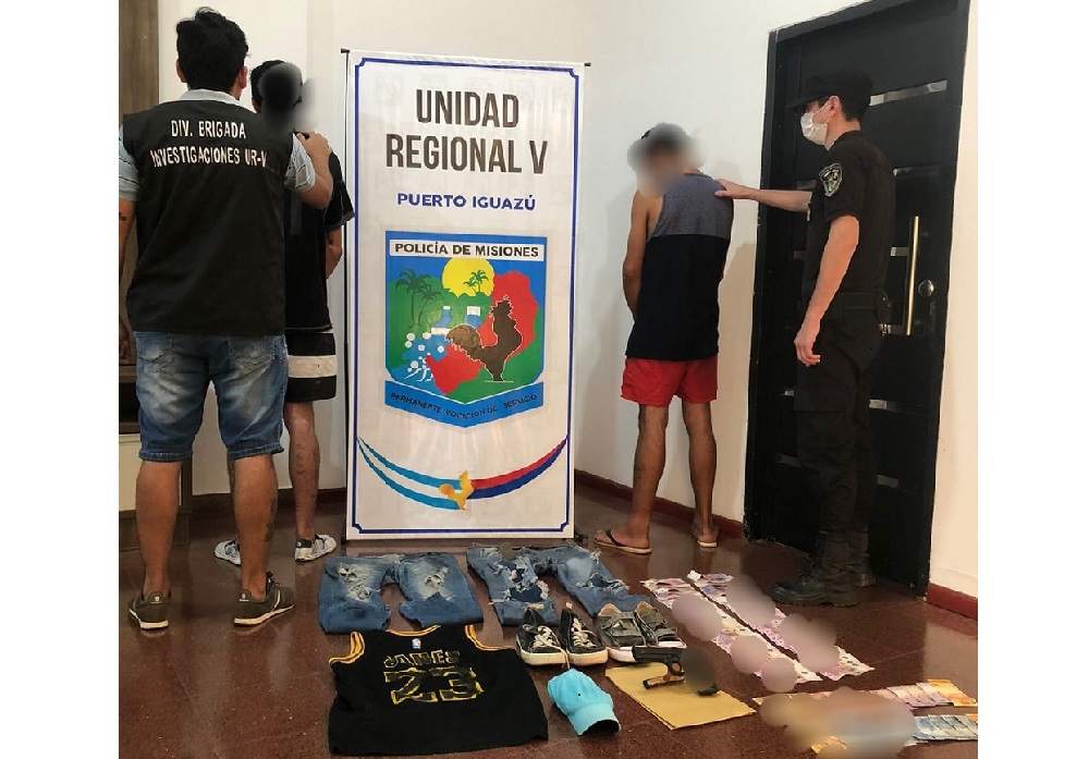 Dos detenidos tras robar en un local de artesanías a mano armada