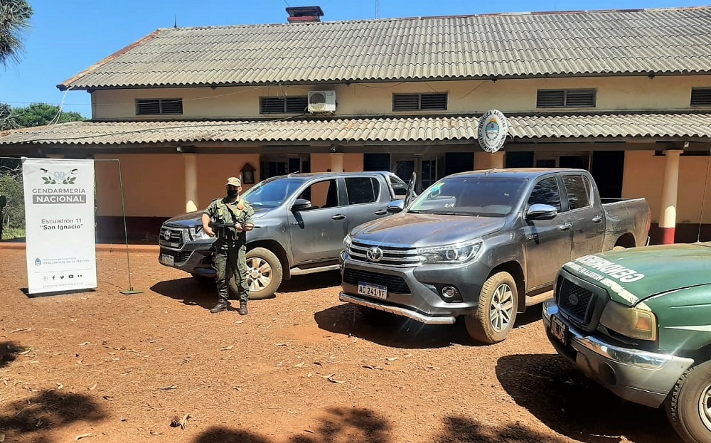 Persiguieron e interceptaron dos camionetas de alta gama robadas