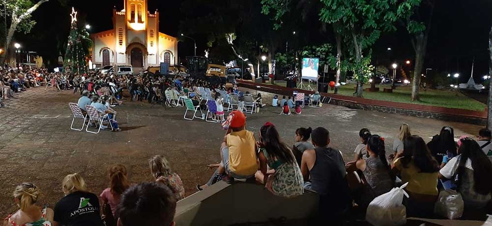 Exitosa noche de cine infantil en Apóstoles