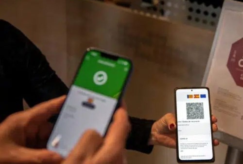 Enfermera argentina detenida en España por integrar banda que vendía PCR truchos