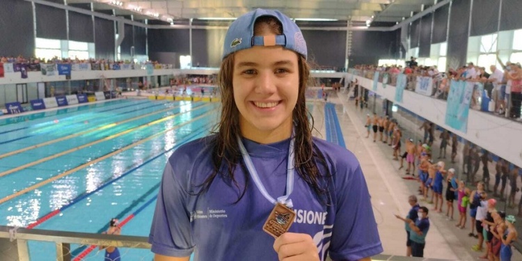 EL BOLSO VUELVE PESADO. Maka volvió a dar que hablar y sumó metales.