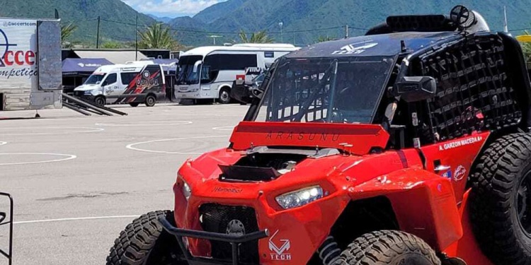 TODO LISTO. Arasunu, el vehículo desarrollado en Misiones, ayer en el vivac de La RIoja.