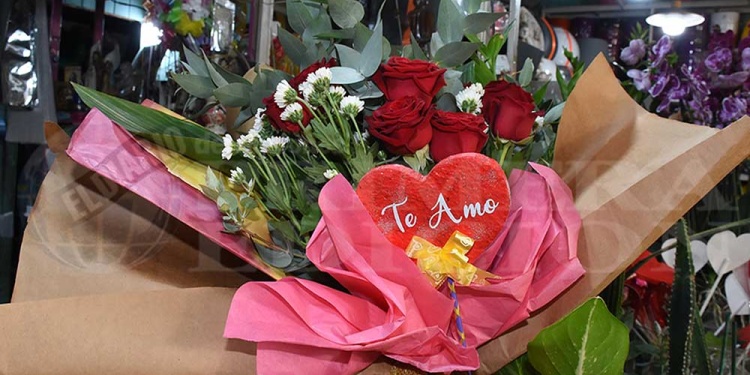 AGASAJAR AL SER AMADO . Las cajas de bombones parten de los $229,90