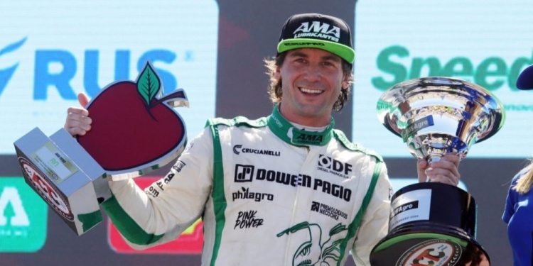 "Dimos todo para llegar hasta acá, hacía tiempo nos merecíamos esta victoria. Se la dedico al equipo, especialmente al grupo de mecánicos por el difícil momento que estamos pasando. Y a mi familia, que me apoya siempre", manifestó el ganador luego de la carrera.