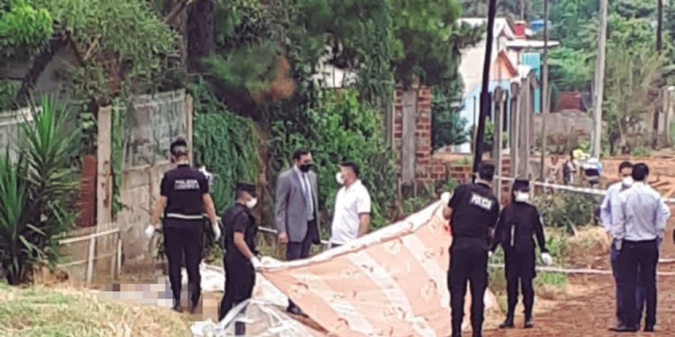 LA ESCENA. Gabriela y su hija Débora estaban a punto de llegar a su domicilio cuando fueron atacadas a tiros.