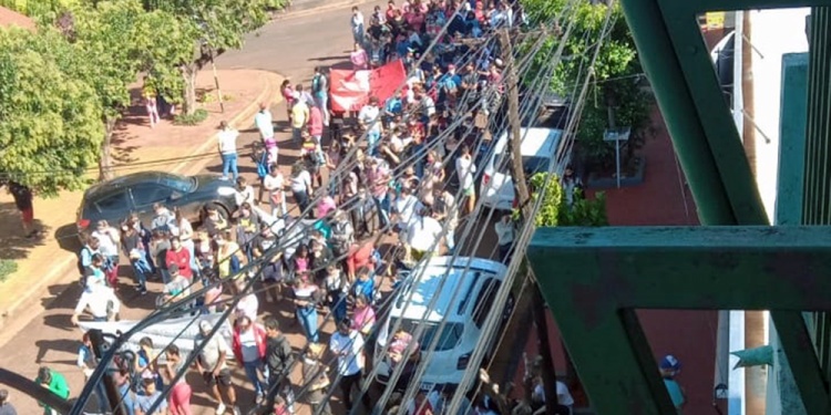 Protesta de vecinos frente a la CELO