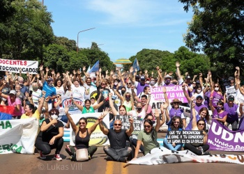 Corte de ruta docente en Jardín América