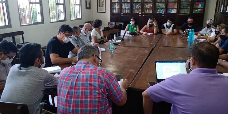 DIÁLOGO. En la reunión presentaron un simulador de salario docente.