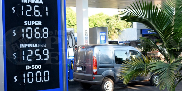 DIFERENCIAS. En la tierra colorada la suba en los precios de las naftas alcanzó el 20%, pero a nivel nacional fue de hasta el 11%.