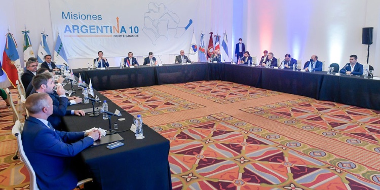 ANFITRIÓN. Herrera Ahuad con De Pedro, Manzur, Guerrera y Zamora en la reunión de ayer en Puerto Iguazú.