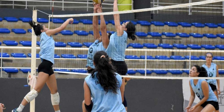 PREPARACIÓN. Las chicas de Brujas tuvieron un duro entrenamiento de siete semanas con miras a este torneo.