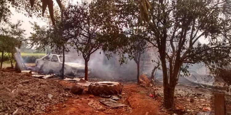 Bomberos en el lugar del hecho.