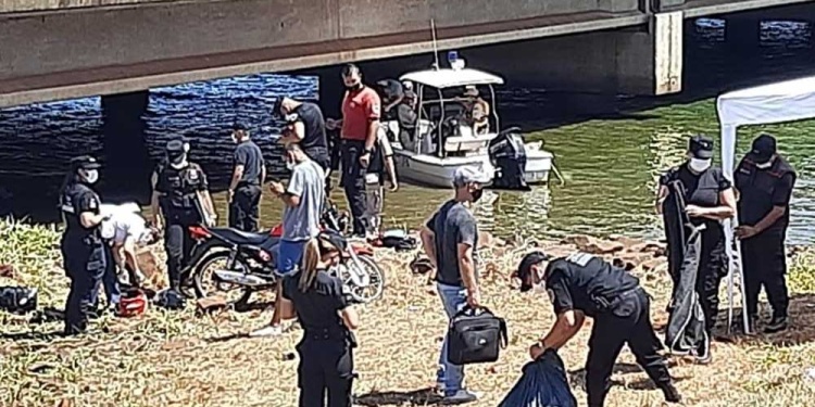 FEMICIDIO EN EL ARROYO ZAIMÁN. Efectivos trabajando en el lugar