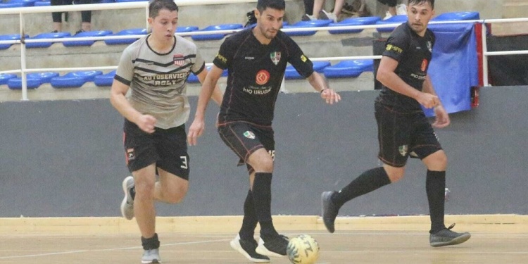 ARRIBA. Los Vascos venció a Cocacolero en la noche del viernes, en el Finito.