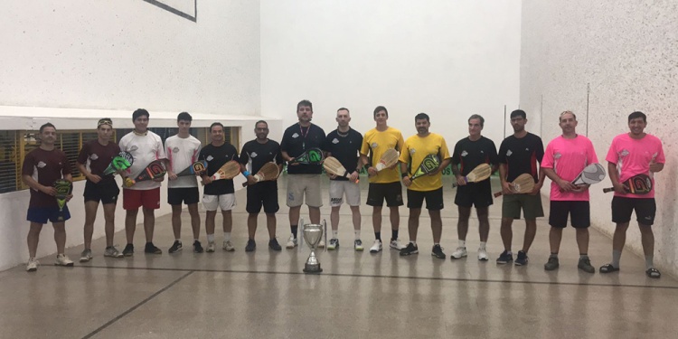 DE PRIMERA. Los protagonistas de la máxima categoría de la Copa Misiones, antes del arranque del torneo, que seguirá en abril, en Apóstoles.