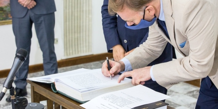 DIMISIÓN. Tras varias idas y venidas Lombardi no retrasó más su salida.