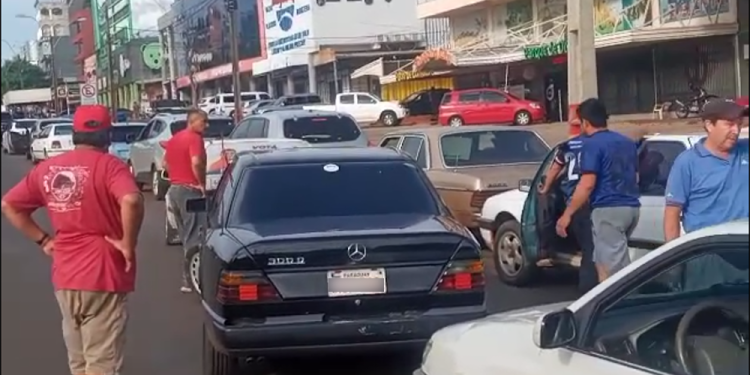 Siguen las reuniones pero las filas inhumanas no llegan a su fin