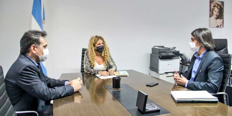 EN BUENOS AIRES. Lovato, el exdiputado “Chun” Barreto y La Gioiosa en el Ministerio de Seguridad nacional.