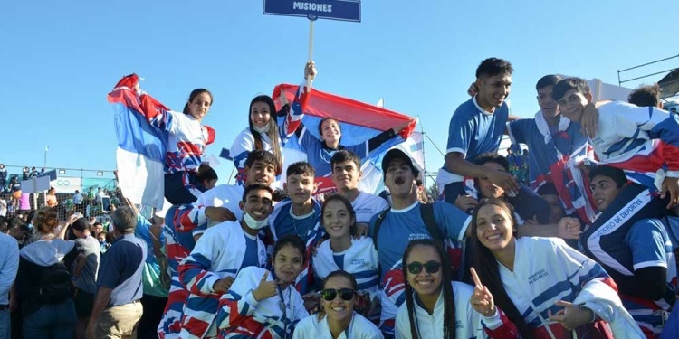 A COMPETIR. Parte de la delegación misionera, ayer, en la inauguración.