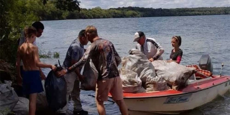 COMPROMETIDOS. La comunidad se unió para festejar y cuidar el ambiente.