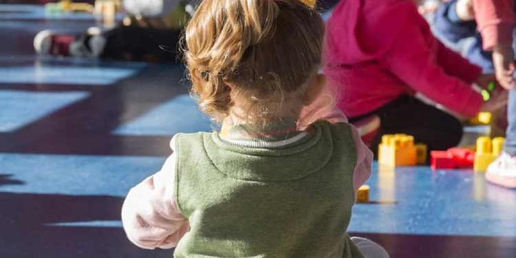 Las empresas con más de 100 empleados deberán tener guarderías. Foto: Adn Sur