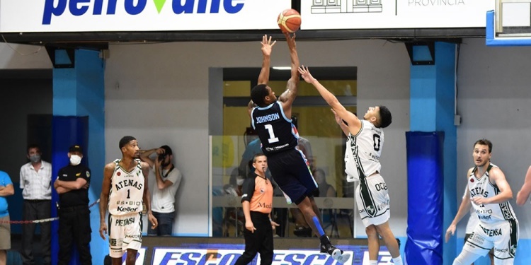 CARTA DE ATAQUE. El norteamericano Melvin Johnson (1) es el máximo anotador del Celeste y el más efectivo del certamen. Presna OTC