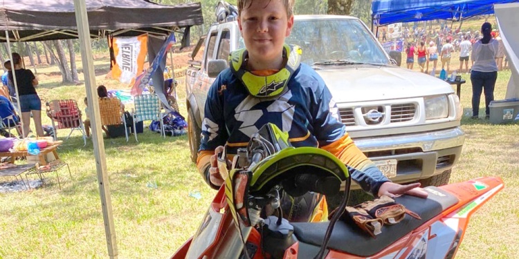 PREPARATIVOS. Taro se entrena para la categoría 85cc A, una de las más competitivas del MX argentino.  Gentileza Gladys Acuña