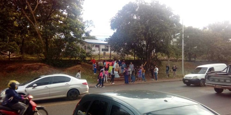 La Escuela 238 fue tomada por una agrupación docente.