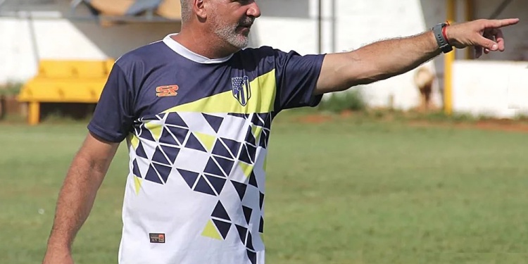 APUNTA ARRIBA. El entrenador de Mitre, Bruno Smorczewski, aseguró que el certamen local será muy competitivo.