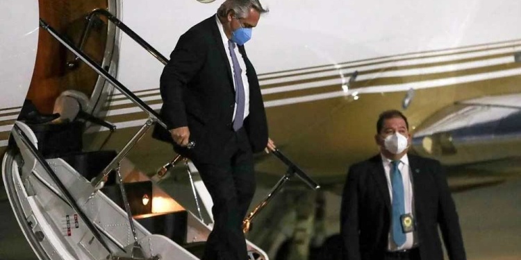 El presidente acompañará a Gabriel Boric en su asunción como mandatario chileno.