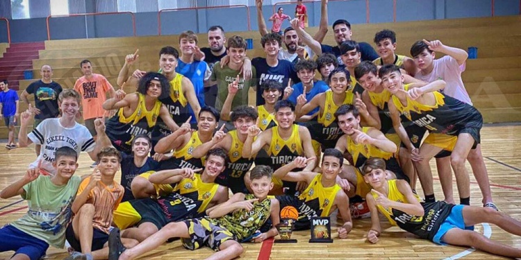 FESTEJOS. El Felino de Eldorado se adueñó de la categoría U17. Gentileza C.Reble