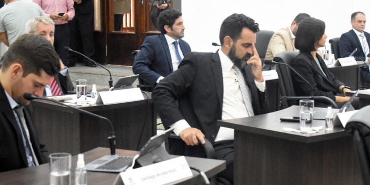 BIEN TEMPRANO. La jornada deliberativa arrancó al menos una hora antes para tomar juramento al edil Perié.