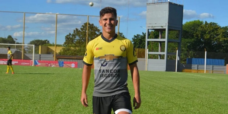 LA TIENE ATADA. Thobías Arévalo busca su adaptación al fútbol argentino para pelear con Crucero bien arriba.