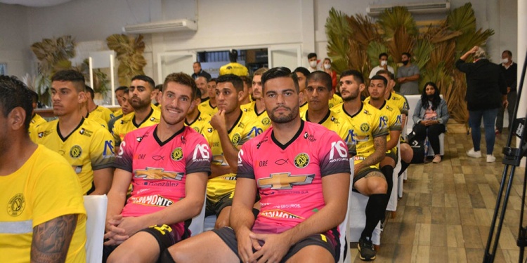 INDUMENTARIA. Así es la nueva camiseta titular que ocupará el Colectivero en esta nueva temporada en el Federal A.