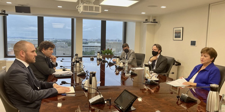 CARA A CARA. Martín Guzmán y Kristalina Georgieva en Washington en octubre pasado durante el proceso de renegociación del programa stand by firmado en 2018 por la administración de Mauricio Macri.