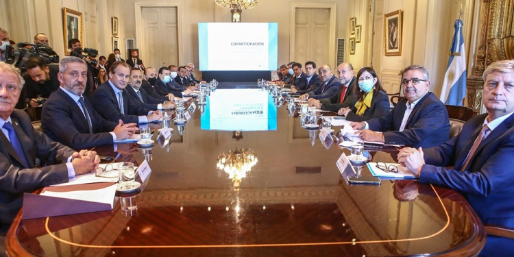 ERAN 19. Gobernadores y vice reunidos con Manzur y de Pedro en la Casa Rosada.