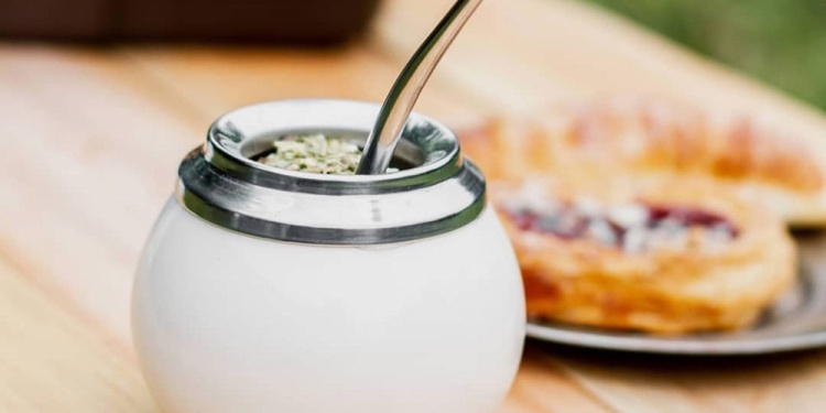 DESMENTIDA. No existe evidencia científica que demuestre que el mate tenga relación con la aparición de enfermedades.