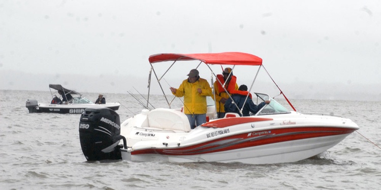 VOLVER. Los pescadores regresan a la actividad. Será en el Itaembé.