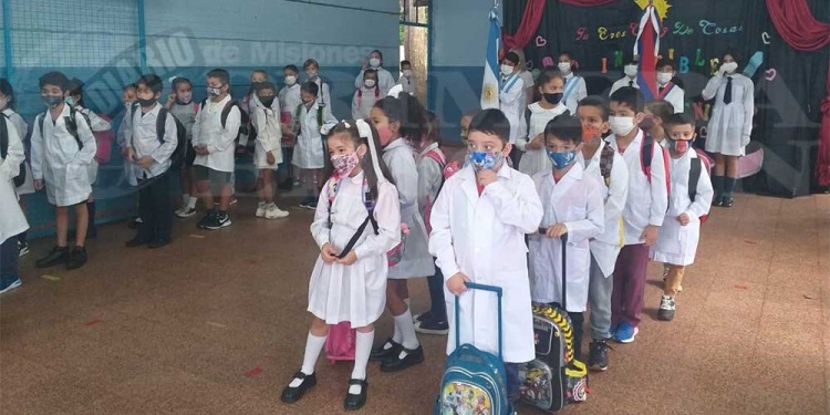 Escuela N° 821 'Omar Ratti'. Acto de apertura, nivel primario.