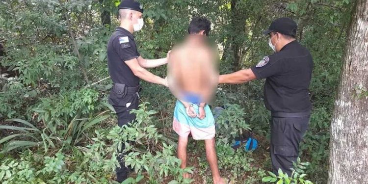 Persecución entre las malezas