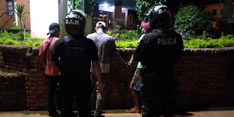 Identificaron a los acusados por las características brindadas por la víctima.