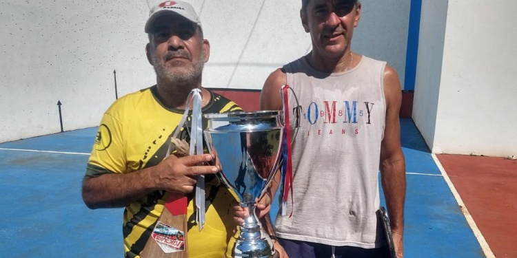 LOS ÚNICOS. La dupla del Club Achalay se hizo fuerte en casa y dominó en Núcleo A, la única que pudo terminar.