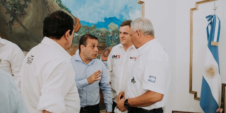 DIÁLOGO. Herrera Ahuad, ayer, junto a Brunner (AMPyNaR) y Mieres (FeMAD).