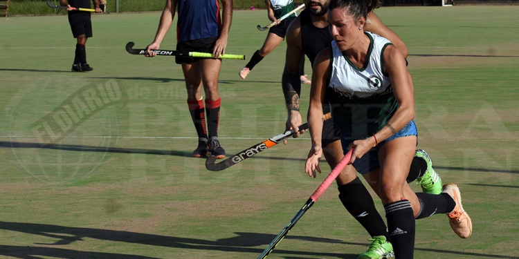 CHARLA TÉCNICA. El cuerpo técnico aprovechó la Semana Santa para reunir a varias jugadoras que se desempeñan en Buenos Aires y probarlas a todas.